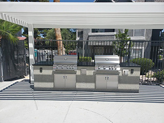 Outdoor Kitchen And Bar In Moorpark